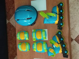 Patines infantiles con casco y protecciones