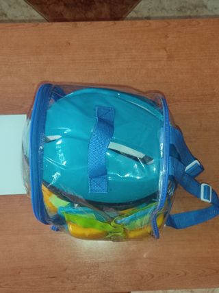 Patines infantiles con casco y protecciones