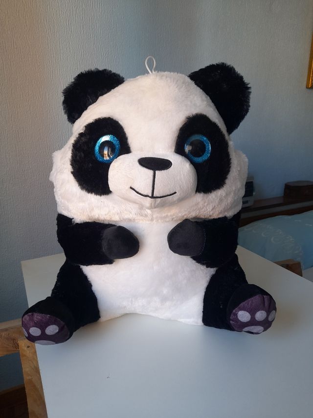 Panda de ojos azules