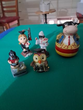 Set 7  Figurine Souvenir
