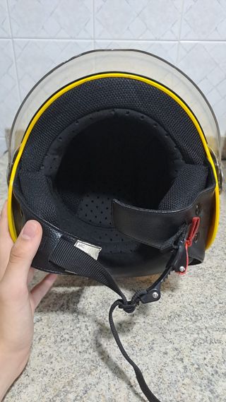 Casco per moto giallo della Motocubo kid