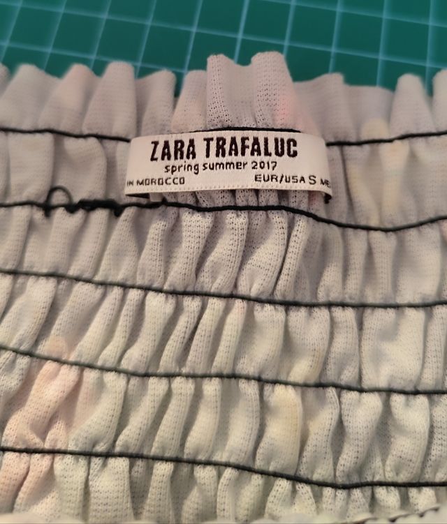 Top hombros descubiertos flores