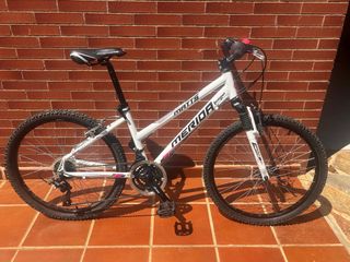 Bicicleta Merida Matts blanca ultima semana 