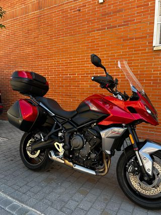 Moto  Triumph Tiger Sport 660 roja
