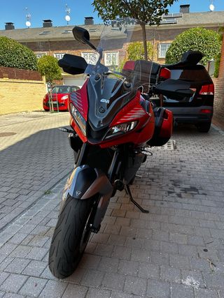 Moto  Triumph Tiger Sport 660 roja