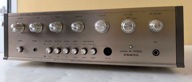 Amplificador Onkyo Model A-7050 vintage hifi.
