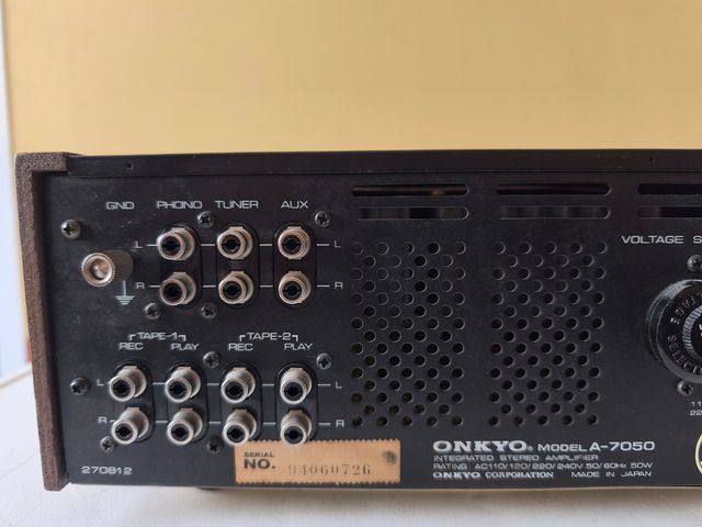 Amplificador Onkyo Model A-7050 vintage hifi.