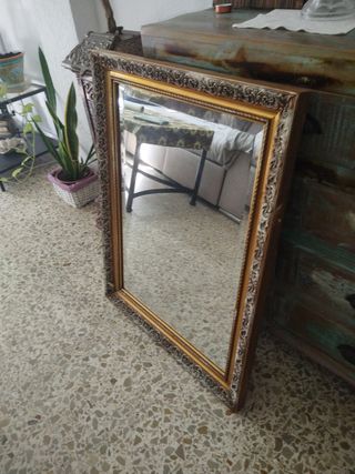 Espejo dorado antiguo