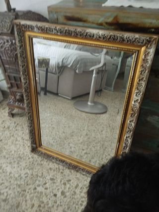 Espejo dorado antiguo