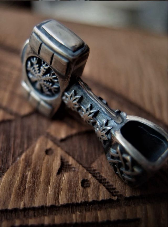 Pingente Thor Hammer em prata | Amuleto Viking