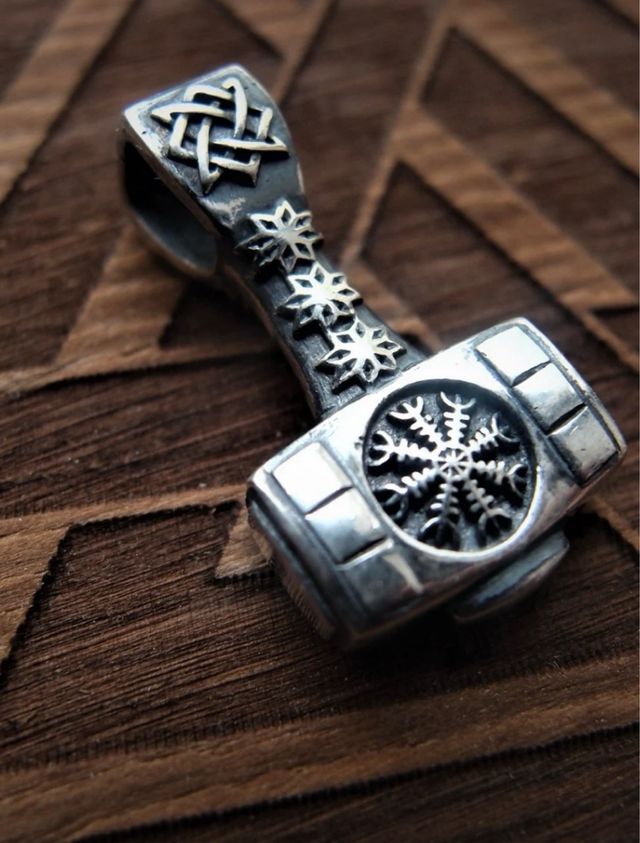 Pingente Thor Hammer em prata | Amuleto Viking