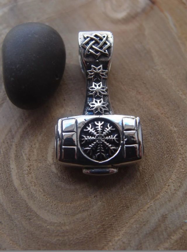 Pingente Thor Hammer em prata | Amuleto Viking