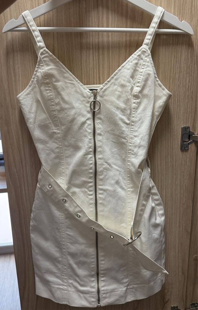 Vestido Bershka blanco cremallera