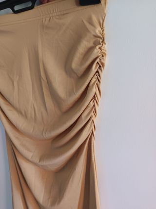 Falda midi beige fruncida - Talla M