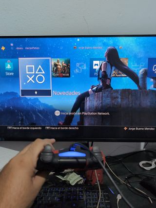 PS4 (PlayStation 4) Slim - Negra y Roja