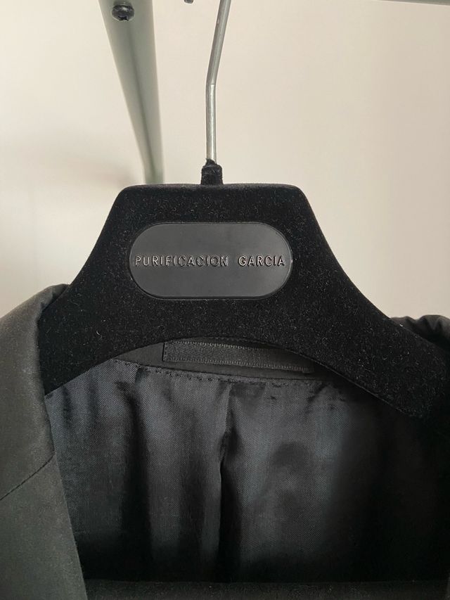 Traje Purificación García Negro