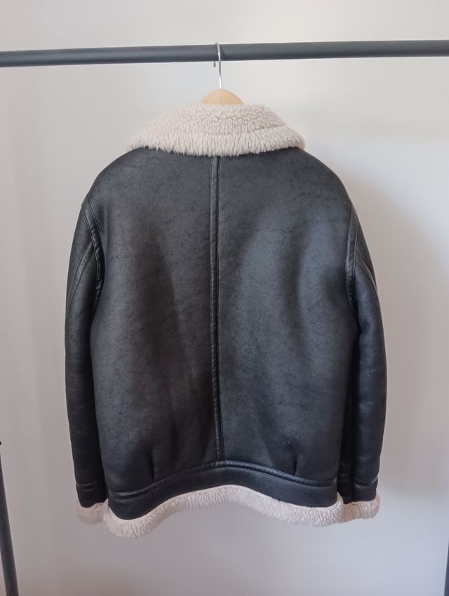 Cazadora Zara borreguillo negra