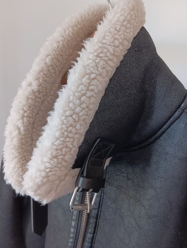 Cazadora Zara borreguillo negra