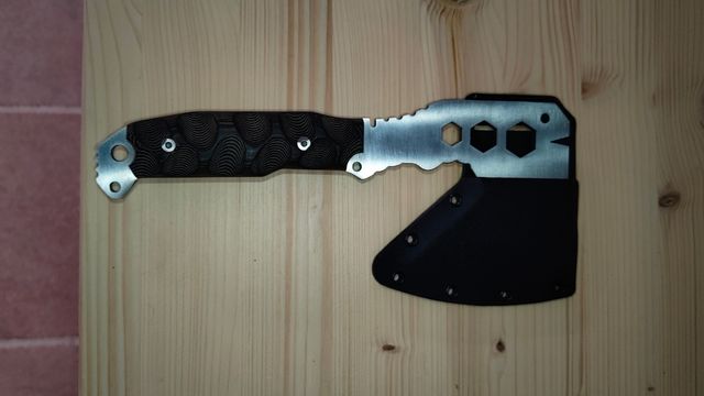 Hacha táctica J&V Ares