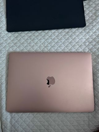 MacBook Air 13" Rosa Gold 2020.