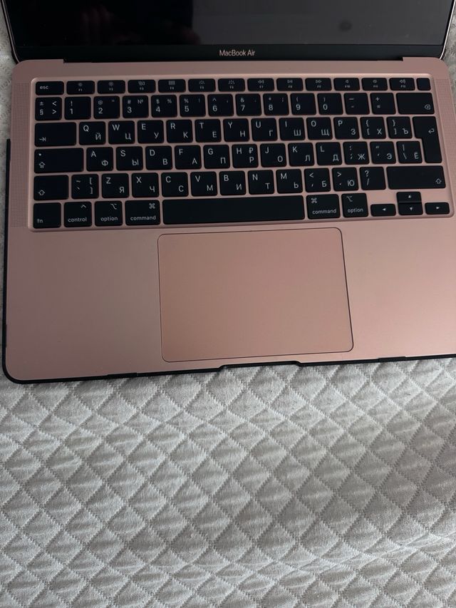 MacBook Air 13" Rosa Gold 2020.