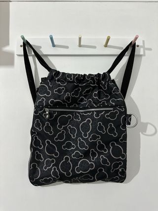 Mochila  negra con estampado