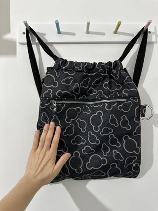 Mochila  negra con estampado