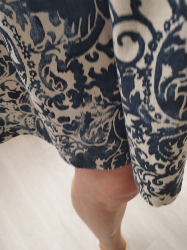 Lote 3 prendas cortas: 2 faldas y 1 pantalón. XS.