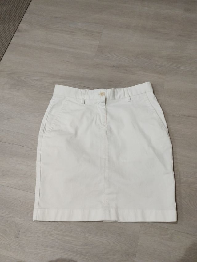 Lote 3 prendas cortas: 2 faldas y 1 pantalón. XS.