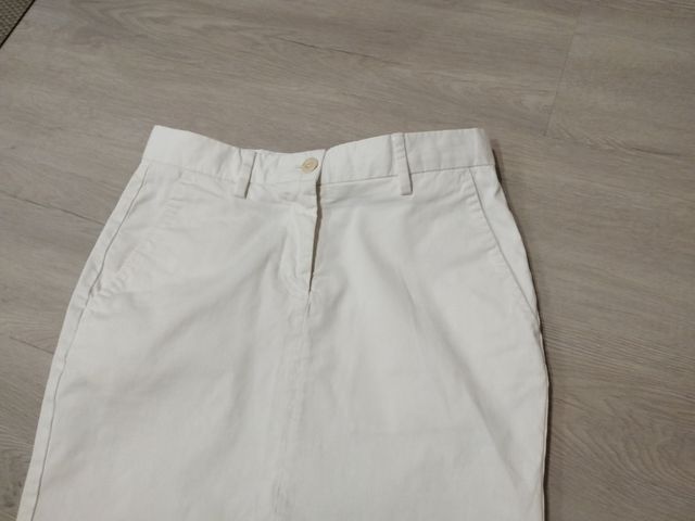Lote 3 prendas cortas: 2 faldas y 1 pantalón. XS.