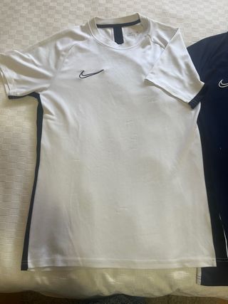 3 Camisetas de Chico Nike Dri-Fit S-M.  
