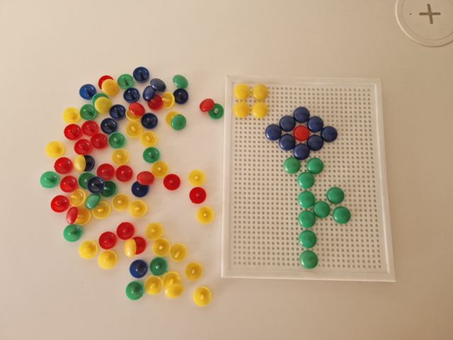 Gioco Chiodini Colorati