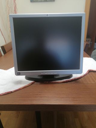 Monitor HP 17" plateado
