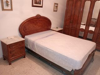 Dormitorio clásico madera - Cama + mesitas