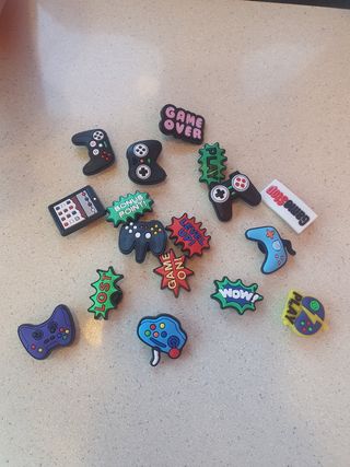 charms Crocs - videojuegos