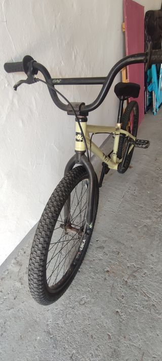 Bicicleta BMX DK Cygnus 24 