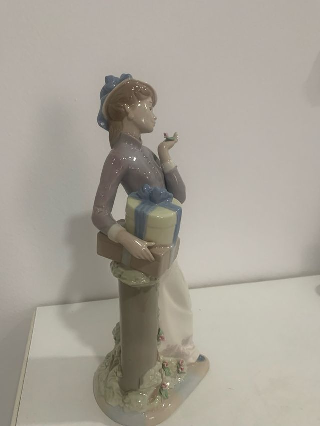 Figura porcelana mujer regalo.Empresa Nadal
