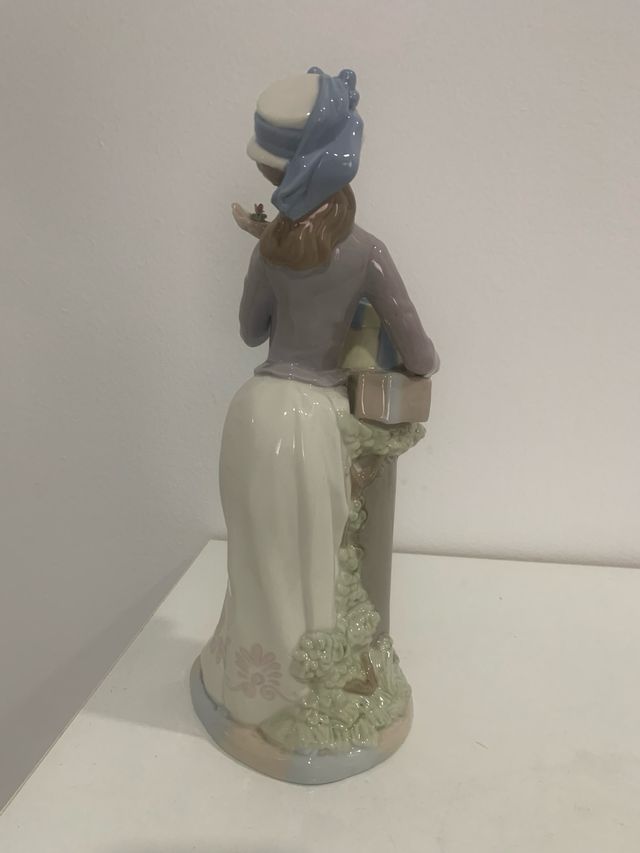 Figura porcelana mujer regalo.Empresa Nadal