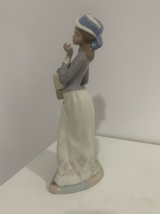 Figura porcelana mujer regalo.Empresa Nadal
