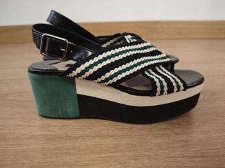 Sandalias plataforma negras y verdes