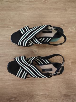 Sandalias plataforma negras y verdes