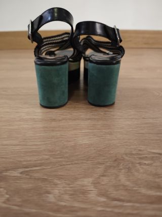 Sandalias plataforma negras y verdes