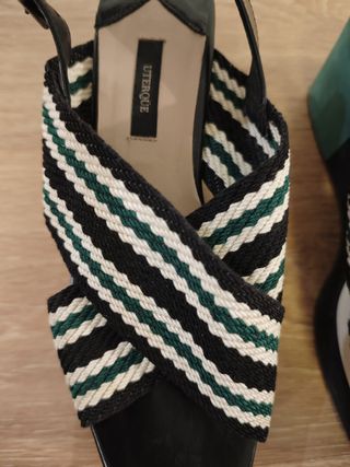 Sandalias plataforma negras y verdes