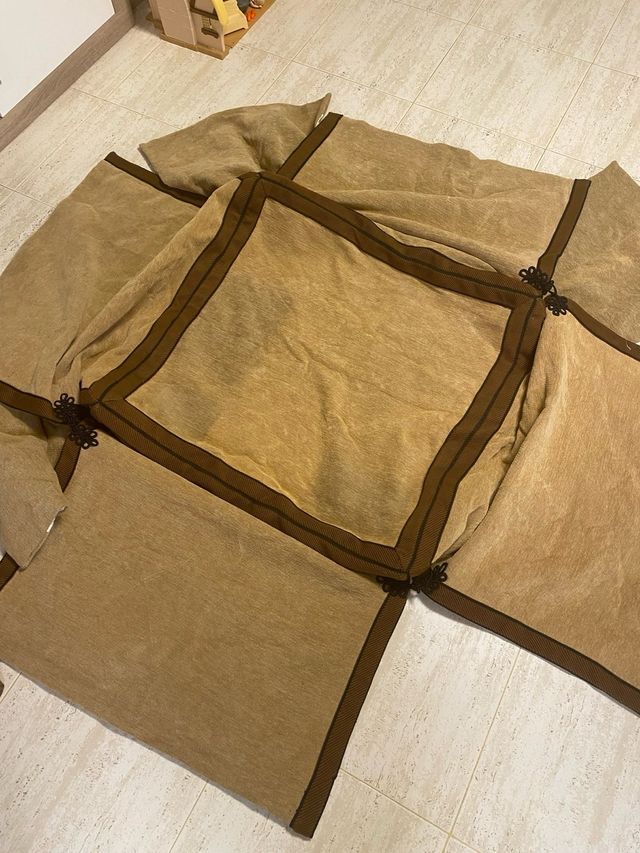 2 Manteles decorativos hechos a mano con faldón