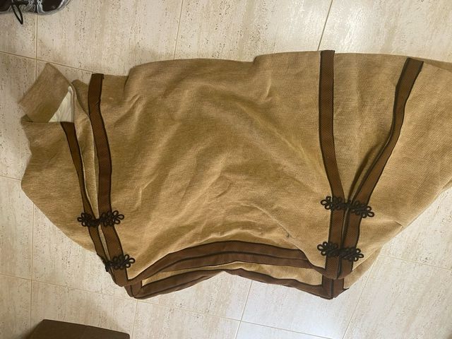 2 Manteles decorativos hechos a mano con faldón