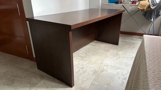 Escritorio madera marrón