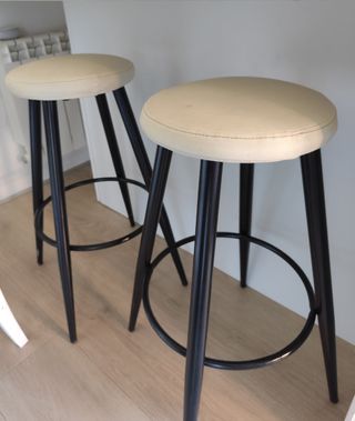 2 Taburetes cocina - beige & negro