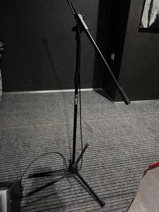 Sonido e iluminación pub musical a mitad de precio