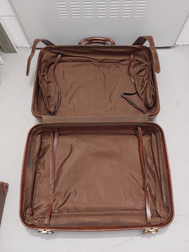 Conjunto de tres maletas vintage marrones