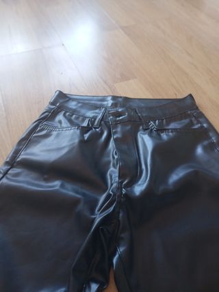 Pantalones polipiel negros
